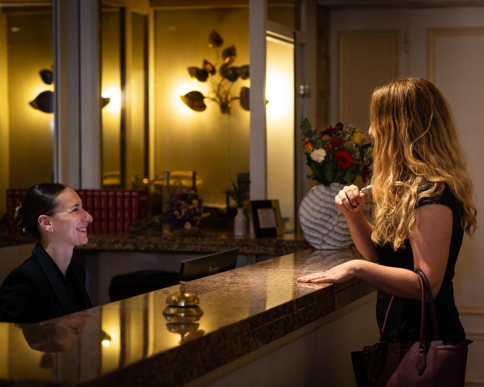 Hotel Restaurant Le Centenaire Les Eyzies 외부 사진